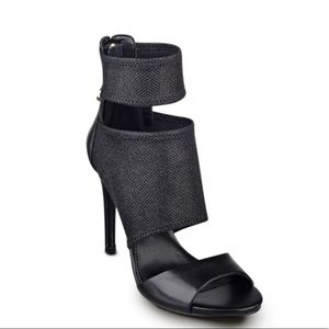 Cayen Cutout Heels Guess